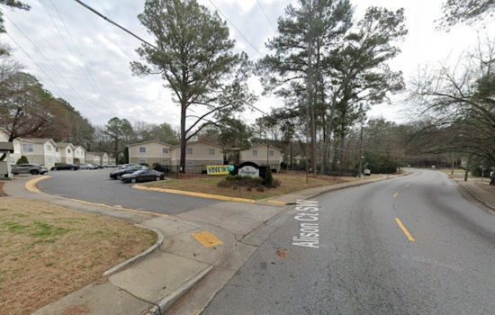 Man Suffers Stab Wounds in Southwest Atlanta Neighborhood, Police Investigate