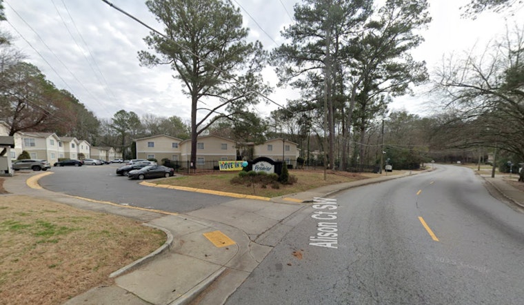 Man Suffers Stab Wounds in Southwest Atlanta Neighborhood, Police Investigate