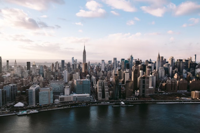 Mild Early Autumn Weather Greets New Yorkers as Light Showers Move Across Boroughs