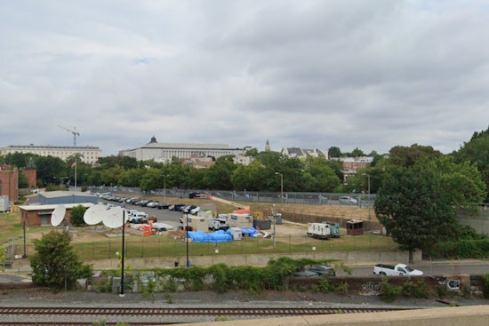 Mild Morning Drizzle Gives Way to Cloudy Skies in Washington D.C., Sunny Days Ahead