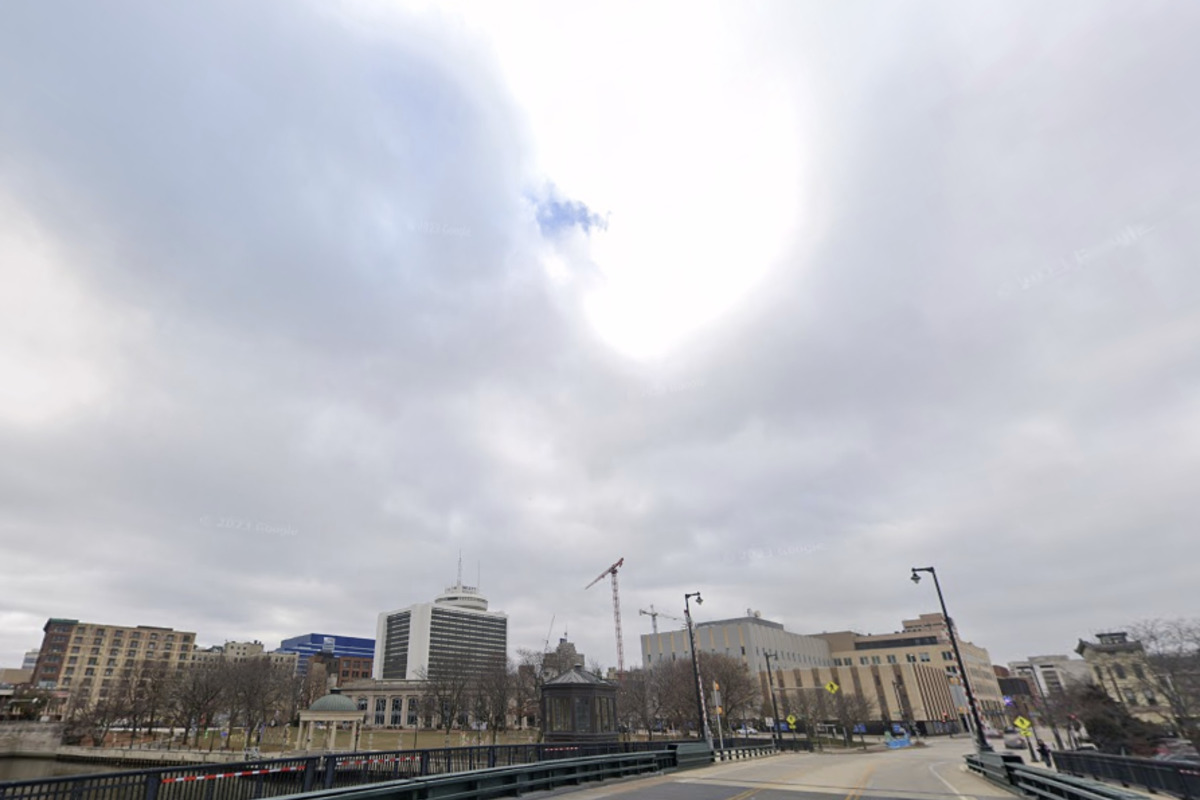 Milwaukee Wakes Up to Stormy Weather, Sunny Skies Expected by Afternoon