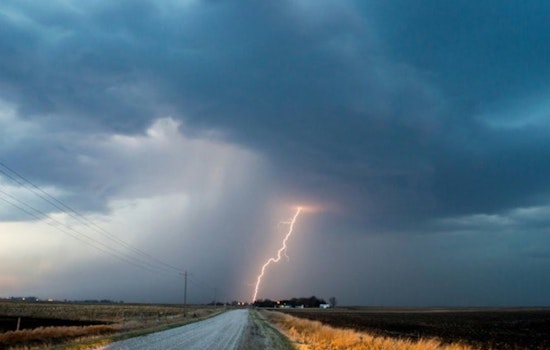 Minneapolis and Central Minnesota Brace for Isolated Thunderstorms and Gusty Winds