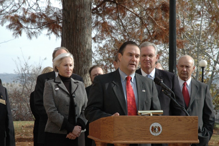 Missouri Governor Mike Kehoe Signs New Federal Congressional Districts Into Law Ahead of 2026 Midterms