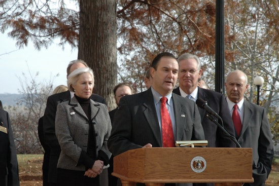 Missouri Governor Mike Kehoe Signs New Federal Congressional Districts Into Law Ahead of 2026 Midterms