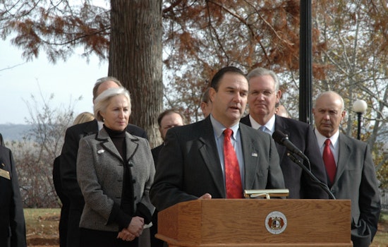 Missouri Governor Mike Kehoe Signs New Federal Congressional Districts Into Law Ahead of 2026 Midterms