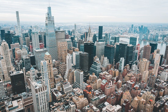 New York Braces for Mixed Bag of Weather – Showers and Moderate Temps Across Boroughs with Weekend Sun in Forecast