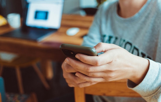 New York Enforces Statewide Ban on Cellphone Use in Schools to Counter Digital Distraction