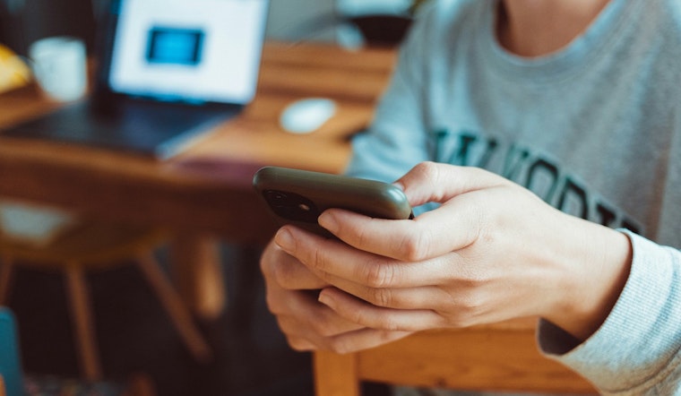 New York Enforces Statewide Ban on Cellphone Use in Schools to Counter Digital Distraction