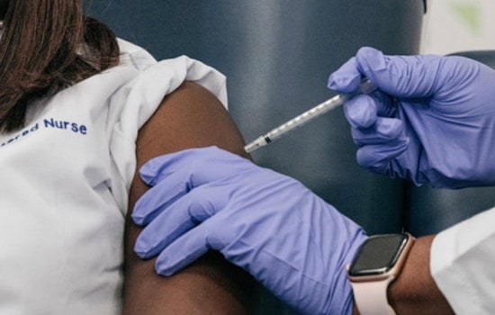 NY Governor Hochul Ensures Insurers Cover Recommended Vaccines Amid Federal Pushback