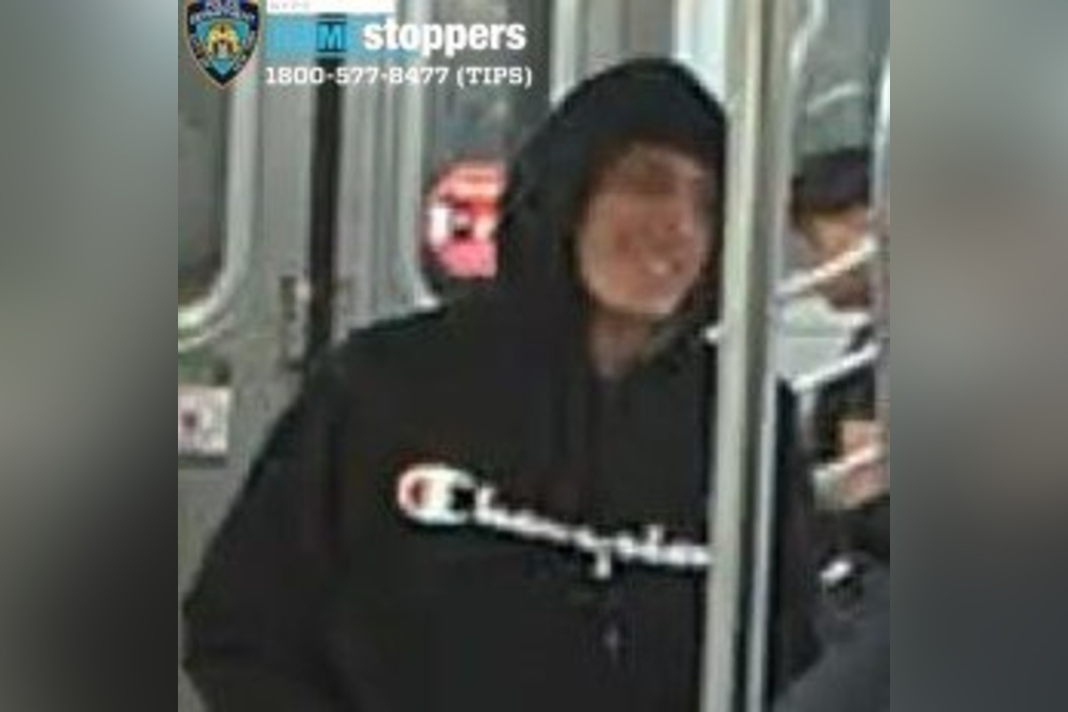 NYPD Seeks Help to Locate Suspect in Queens Subway Stabbing on No. 7