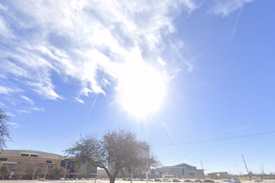 Oklahoma City Residents to Enjoy Sunny Skies and Mild Temperatures with Slight Chance of Thunderstorms Later in the Week