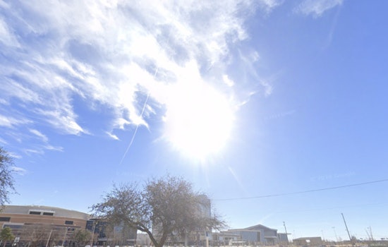 Oklahoma City Residents to Enjoy Sunny Skies and Mild Temperatures with Slight Chance of Thunderstorms Later in the Week