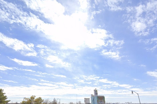Oklahoma City to Bask in Sunny Skies and Highs in the 90s, NWS Forecasts Mild Gusts and Partly Cloudy Evenings