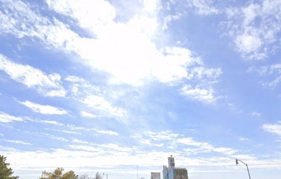 Oklahoma City to Bask in Sunny Skies and Highs in the 90s, NWS Forecasts Mild Gusts and Partly Cloudy Evenings