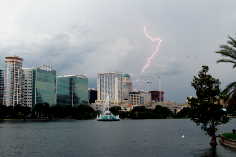 Orlando Braces for Persistent Rain as National Weather Service Warns of Minor Flooding and Thunderstorms