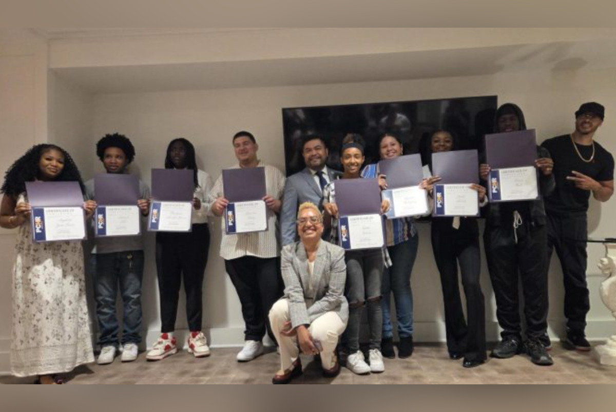 Philadelphia Youths Graduate from PCHR's Summer Ambassador Program