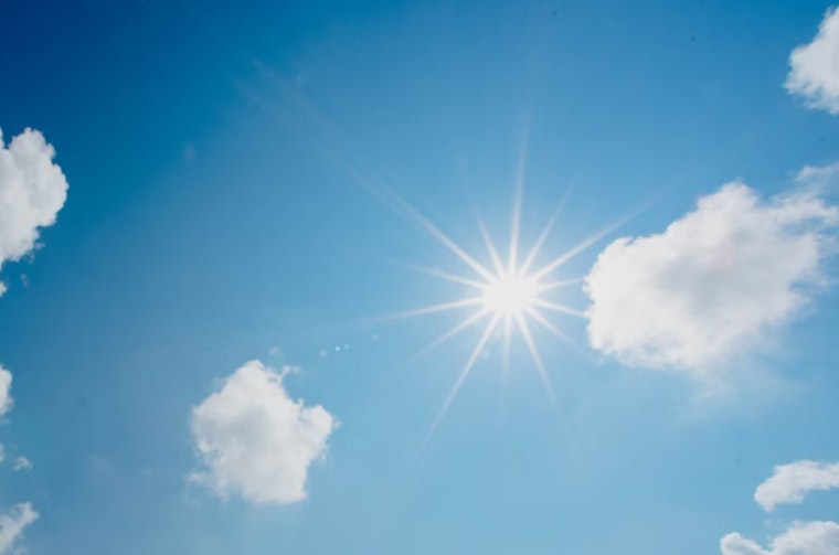 Phoenix to See Persistent Heat with Clear Skies as Temperatures Soar Above 100 Degrees