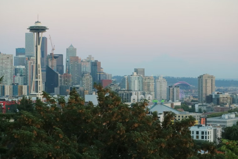 Seattle Forecast: Warm Haze Turning to Showers and Possible Thunderstorms Over Unsettled Weekend