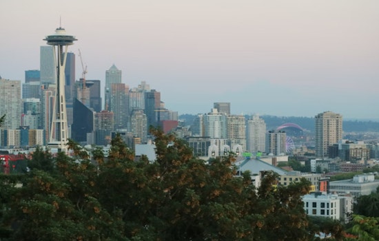 Seattle Forecast: Warm Haze Turning to Showers and Possible Thunderstorms Over Unsettled Weekend