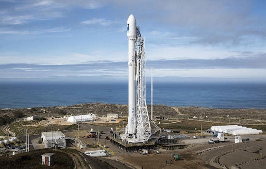SpaceX's Falcon 9 Rocket Mesmerizes Southern California with 28th Starlink Satellite Launch from Vandenberg