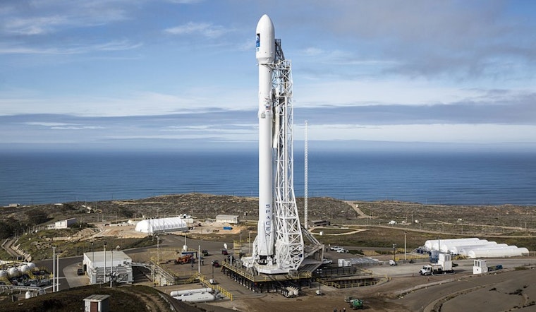 SpaceX's Falcon 9 Rocket Mesmerizes Southern California with 28th Starlink Satellite Launch from Vandenberg