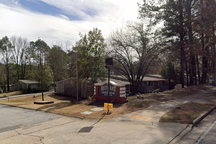 Sunday Morning Apartment Fire in Southwest Atlanta Injures Five, Local Community Rallies Together