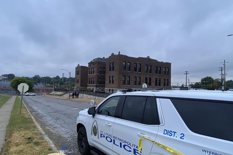 Suspect Arrested After Firing at Police during St. Louis Standoff, Two Officers Injured While Responding