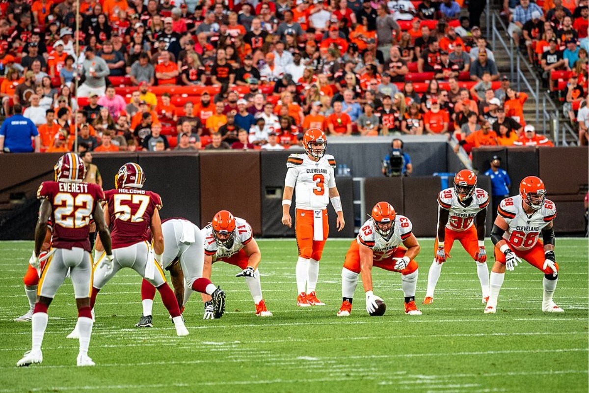 Undefeated Green Bay Packers Face Off Against Cleveland Browns' Sturdy Defense in Week 3 Showdown
