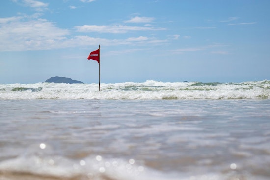 Urgent Beach Hazard Warning for Lake Michigan Shores, Milwaukee and Surrounding Areas Advised to Exercise Caution