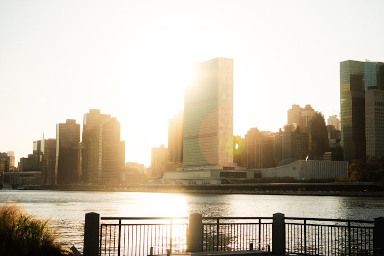 Warm Week Ahead for New York Boroughs with Sunny Skies and Possible Weekend Showers