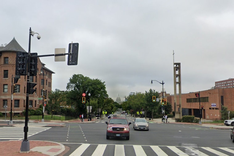 Washington D.C. Braces for Morning Showers, Looks Ahead to Sunny Week with Mild Temperatures