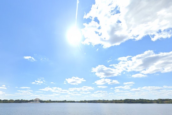 Washington D.C. Greeted by Sunny Skies and Upcoming Chances of Rain in Autumn Forecast