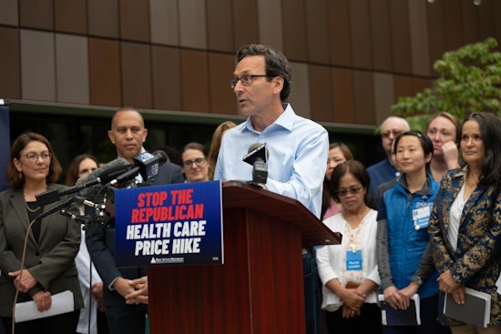 Washington Governor Calls for Action to Avert Health Care Affordability Crisis as Tax Credits Near Expiration