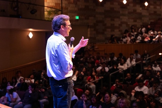 Washington Governor Ferguson Initiates Campaign to Boost FAFSA Completion for Renton High School Students