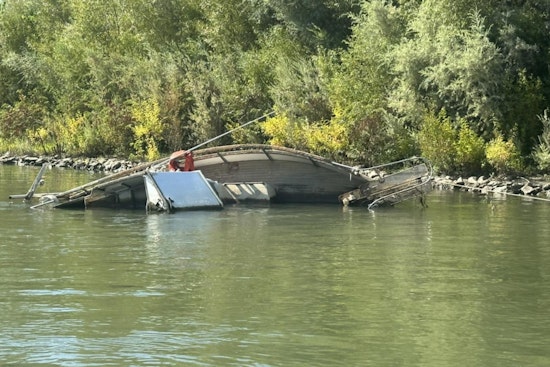 Yolo County Authorities Search for Owner of Sunken Boat "The Hollywood" in Sacramento River