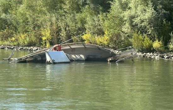 Yolo County Authorities Search for Owner of Sunken Boat "The Hollywood" in Sacramento River