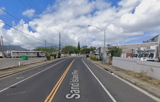 43-Year-Old Woman Suffers Serious Injuries in Moped Accident on Sand Island Parkway, Honolulu