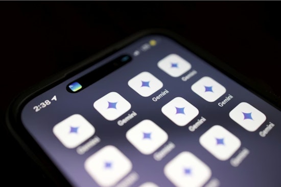Apple & Google Seal Groundbreaking Deal: Gemini AI to Supercharge Siri's Smarts