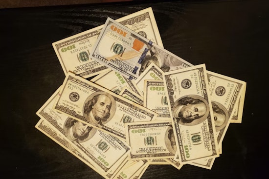 Arizona Man Targeted in Bold Law Enforcement Scam as Kansas Seniors Lose $750K to Romance Fraud