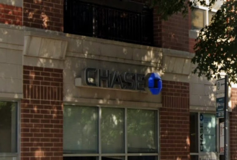 Chicago Customers Say Chase Froze Thousands Of Dollars