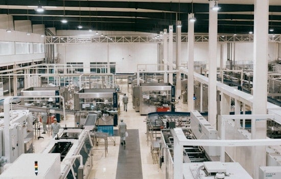 Chicago Factories Scramble as Skilled Workers Vanish by 2026