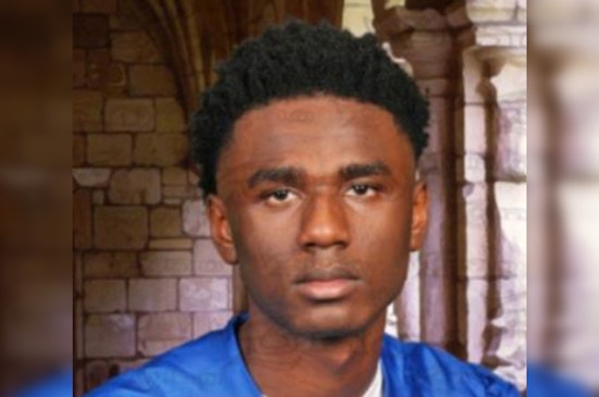 Chicago Police Seek Public's Help in Search for Missing Teenager Jabari Oatis Last Seen at Simeon High School