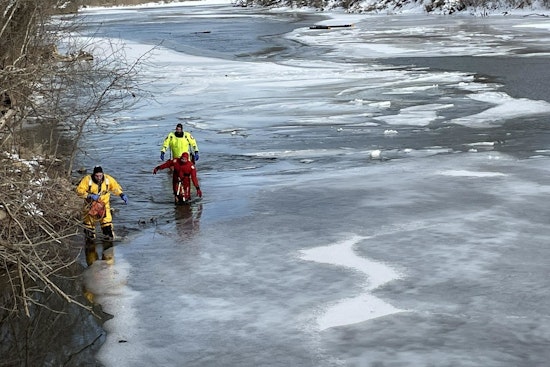 Chopper Crashes Into Meramec River Near Sullivan, Four Escape With Minor Injuries