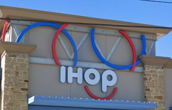 Dallas Love Field Lands IHOP-Applebee's Mashup in Pre-Security Lobby