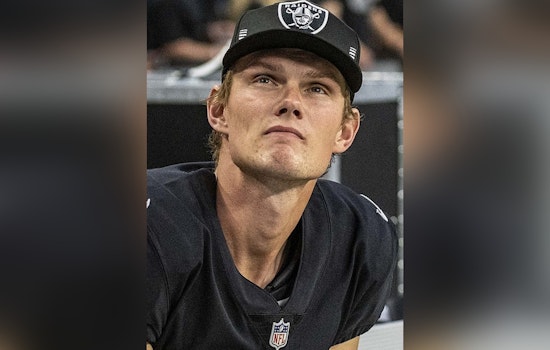 Daniel Carlson's Career-Long 60-Yard Field Goal Seals Las Vegas Raiders' Season-Ending Victory Over Kansas City Chiefs