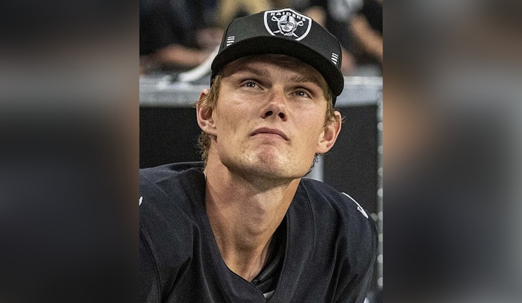 Daniel Carlson's Career-Long 60-Yard Field Goal Seals Las Vegas Raiders' Season-Ending Victory Over Kansas City Chiefs
