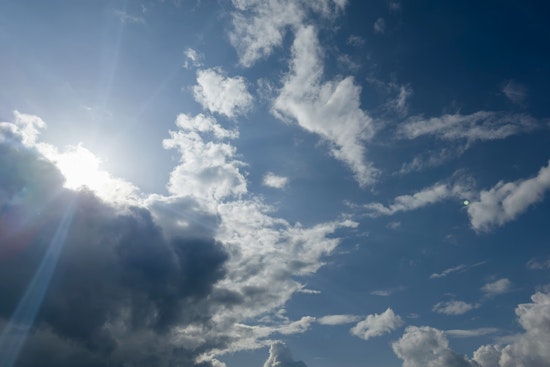 Detroit Braces for Week of Weather Whims, Rain, Fog, and Potential Weekend Snow in Forecast
