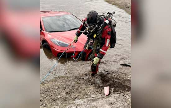 Dive Teams Retrieve Submerged Corvette in Orlando Retention Pond, Investigation Underway