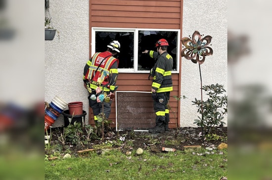 Everett Fire Department Quickly Extinguishes Nova North Apartment Fire, Elderly Man Rescued in Critical Condition