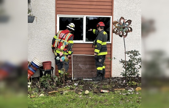 Everett Fire Department Quickly Extinguishes Nova North Apartment Fire, Elderly Man Rescued in Critical Condition